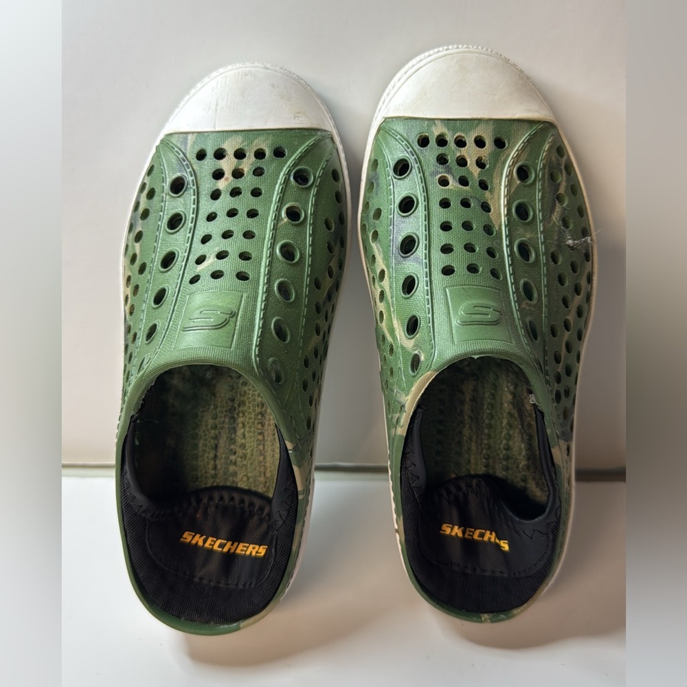Sz 12 CHILDRENS SKECHERS SLIP ON WATER SHOES CAMO GREEN